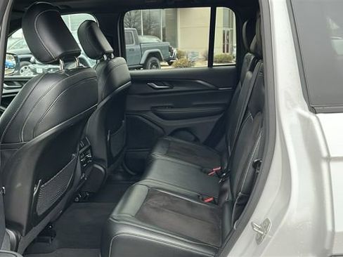 Used 2023 Jeep Grand Cherokee Altitude image 23