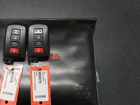 Used 2015 Toyota Highlander Limited w/ Driver Technology Package image 19