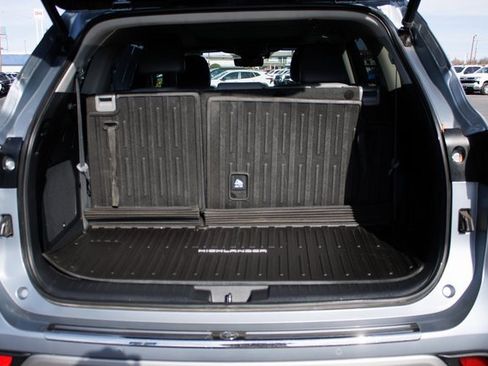 Used 2021 Toyota Highlander Platinum image 11