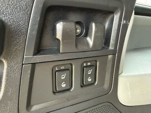 Used 2008 Toyota Sequoia Limited AWD/4WD image 24
