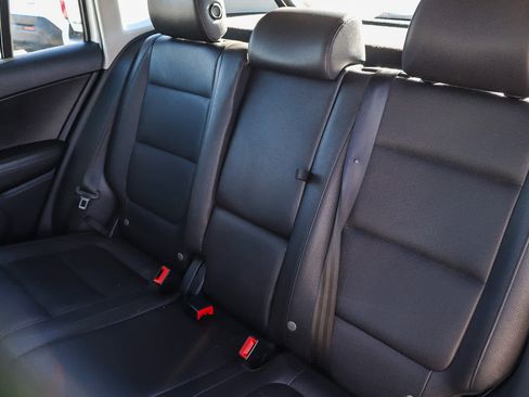 Used 2016 Volkswagen Tiguan S image 17
