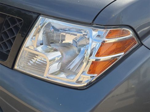 Used 2021 Nissan Frontier SV w/ Midnight Edition Floor Mats image 13