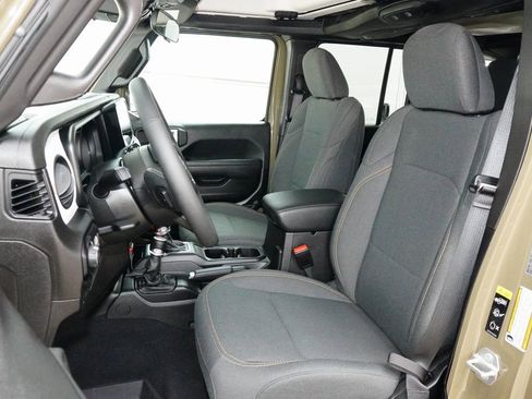 Used 2025 Jeep Wrangler Willys image 25