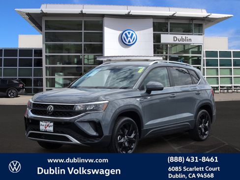 Certified 2024 Volkswagen Taos SE w/ Black Wheel Package FWD image 8