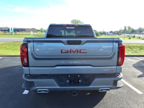 Used 2024 GMC Sierra 1500 AT4 w/ Technology Package AWD/4WD image 4