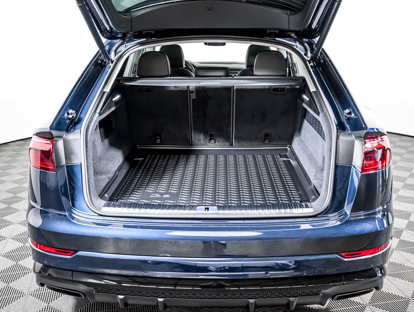New 2027 Audi Q8 Premium Plus AWD/4WD image 5