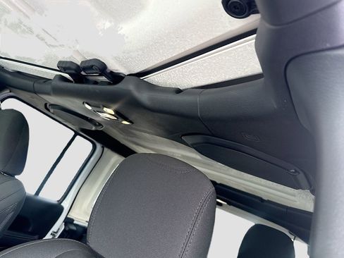 Used 2022 Jeep Wrangler Unlimited Sahara w/ LED Lighting Group AWD/4WD image 20