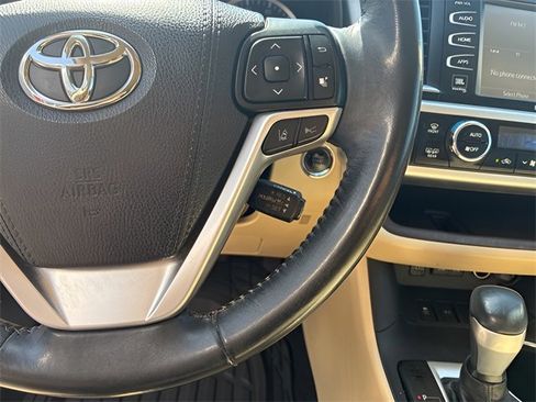 Used 2017 Toyota Highlander Limited image 21