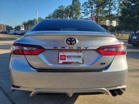 Certified 2022 Toyota Camry SE image 4