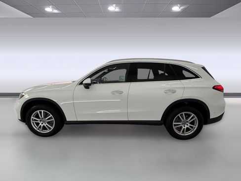 Used 2023 Mercedes-Benz GLC 300 4MATIC image 2