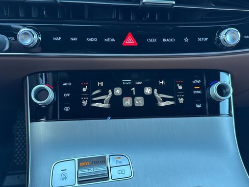 New 2026 Genesis GV70 2.5T Advanced image 14