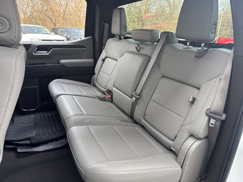 Used 2025 GMC Sierra 1500 SLT image 10