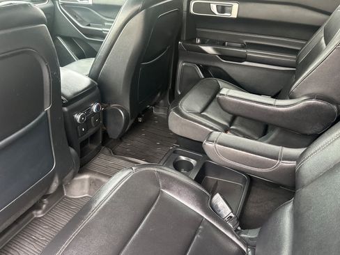Certified 2020 Ford Explorer XLT w/ Equipment Group 202A AWD/4WD image 4