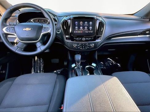 Used 2023 Chevrolet Traverse LT image 7