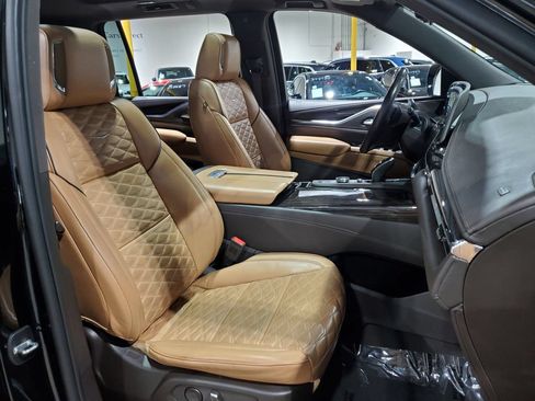 Used 2022 Cadillac Escalade ESV Premium Luxury AWD/4WD image 14