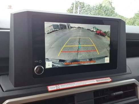 Certified 2025 Toyota Tacoma SR AWD/4WD image 8