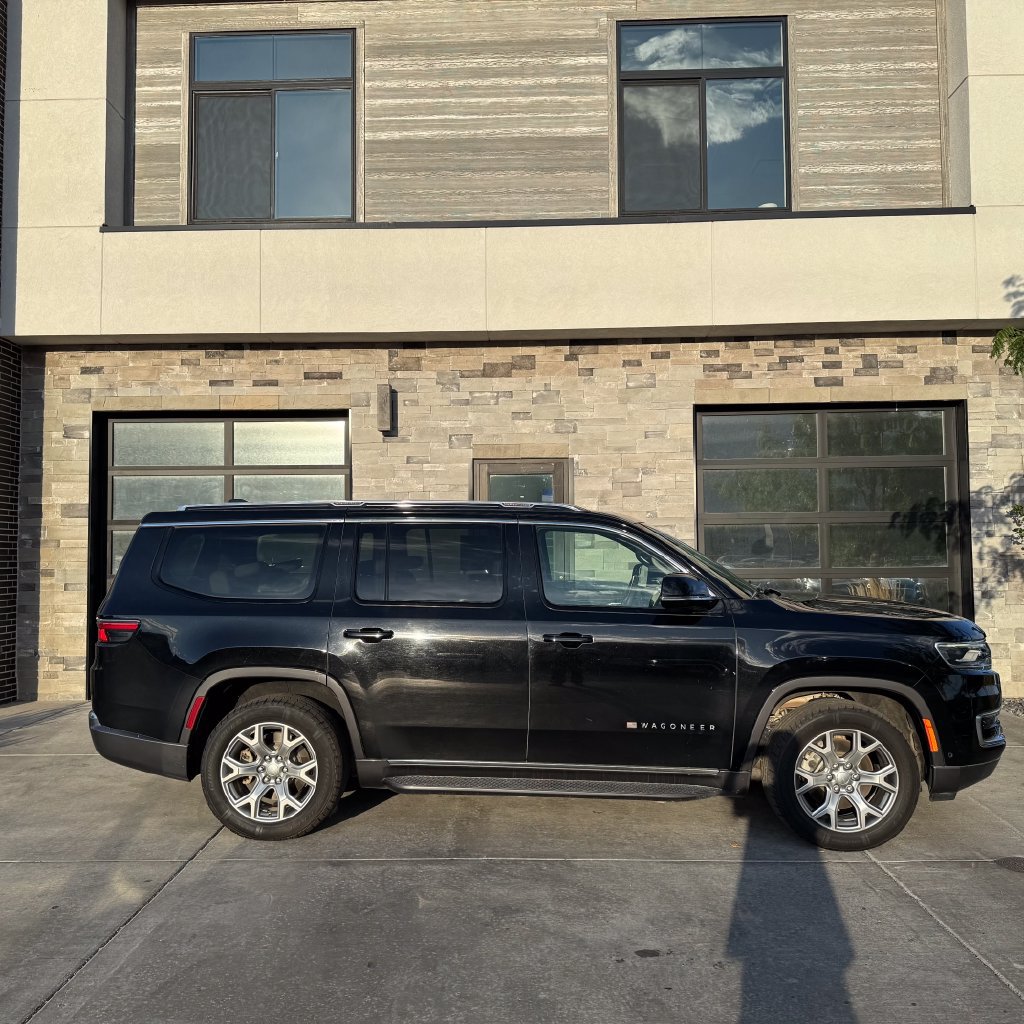 Used 2022 Jeep Wagoneer Series II AWD/4WD image 2