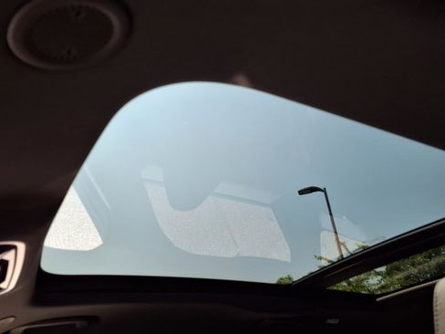 New 2026 Land Rover Range Rover Velar Dynamic SE image 18