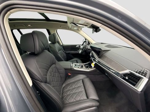 New 2026 BMW X7 xDrive40i w/ Premium Package image 19