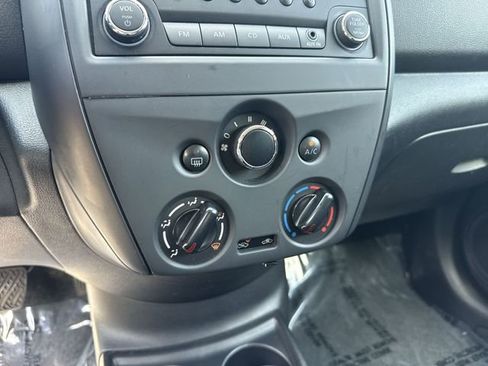 Used 2015 Nissan Versa S FWD image 19