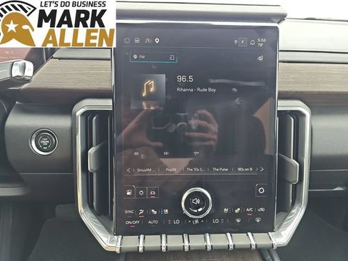 Used 2025 GMC Acadia Denali AWD/4WD image 13