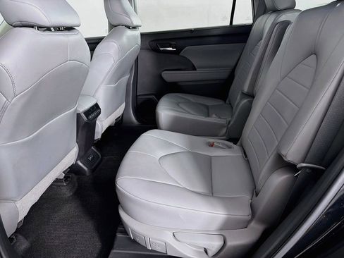 Used 2023 Toyota Highlander XLE FWD image 27