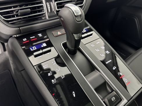 Certified 2025 Porsche Macan image 22