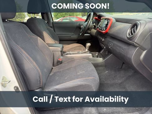 Used 2020 Toyota Tacoma TRD Off-Road w/ Technology Package AWD/4WD image 10