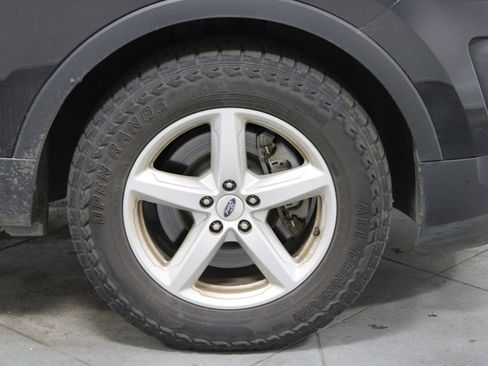 Used 2017 Ford Explorer XLT w/ Equipment Group 201A AWD/4WD image 12