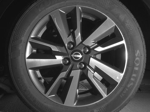 Used 2025 Nissan Versa SV FWD image 14