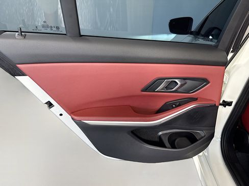 Used 2025 BMW 330i Sedan w/ M Sport Package image 26