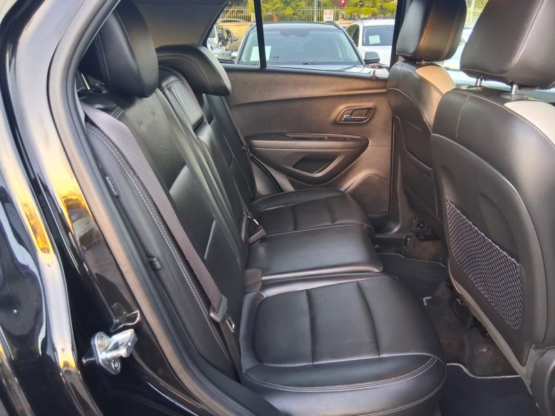 Used 2018 Chevrolet Trax Premier w/ Midnight Edition FWD image 11