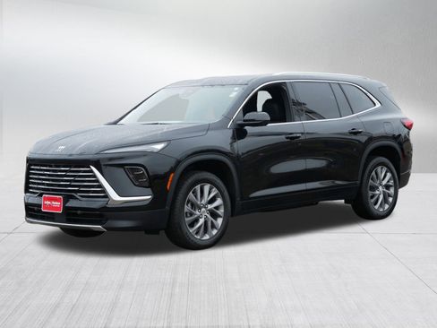 Used 2025 Buick Enclave Preferred image 3