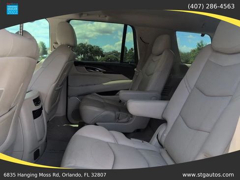 Used 2018 Cadillac Escalade Premium Luxury AWD/4WD image 16