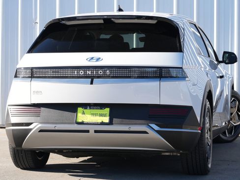 Used 2022 Hyundai Ioniq 5 SEL w/ Cargo Package image 4