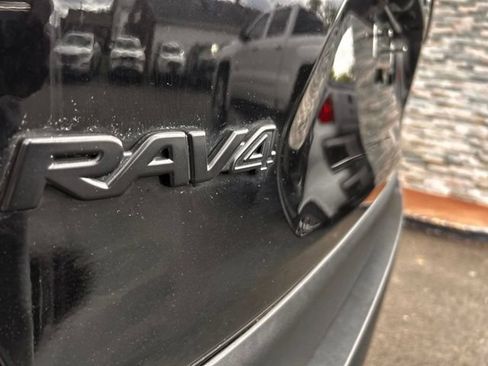 Used 2020 Toyota RAV4 XLE w/ All Weather Liner Package AWD/4WD image 9