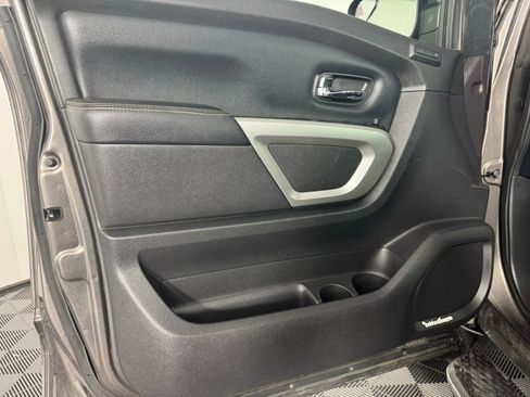Used 2017 Nissan Titan SL image 40