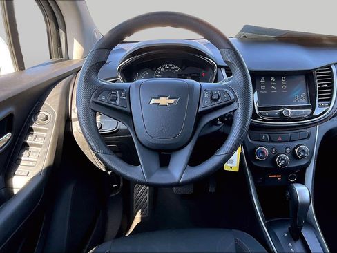 Used 2017 Chevrolet Trax LT AWD/4WD image 5