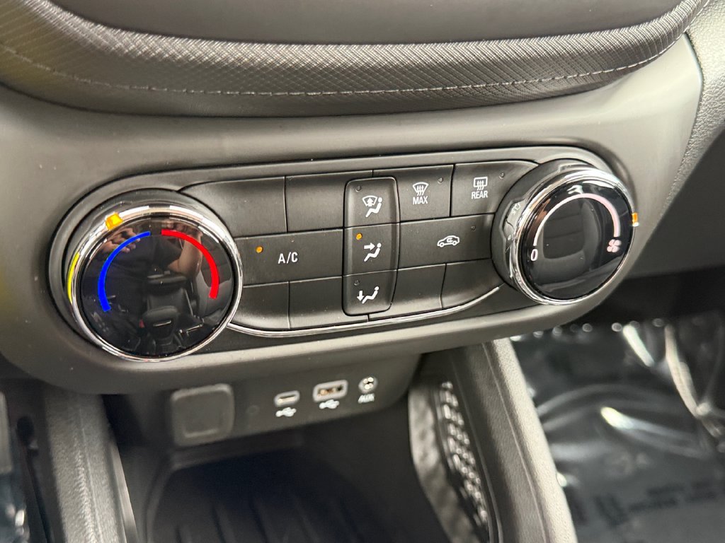 Used 2023 Chevrolet TrailBlazer LS FWD image 16