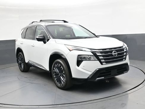 Used 2025 Nissan Rogue Platinum w/ Platinum Premium Package AWD/4WD image 2