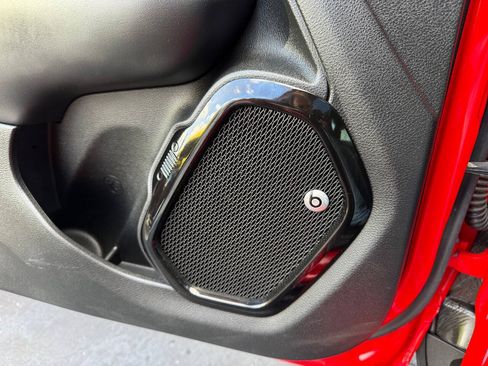 Used 2019 Jeep Renegade Altitude w/ UConnect 8.4 Nav Group FWD image 16