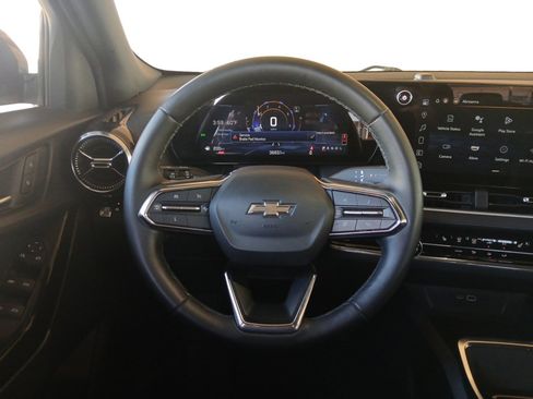 Used 2025 Chevrolet Equinox LT w/ Safety and Technology Package image 12