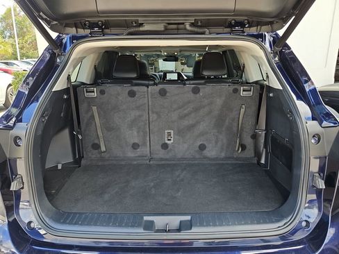 Used 2023 Toyota Highlander XLE image 37
