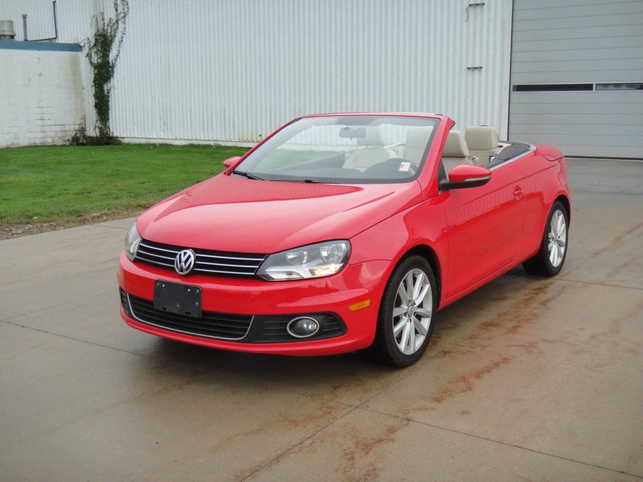 Used 2016 Volkswagen Eos Komfort FWD image 2