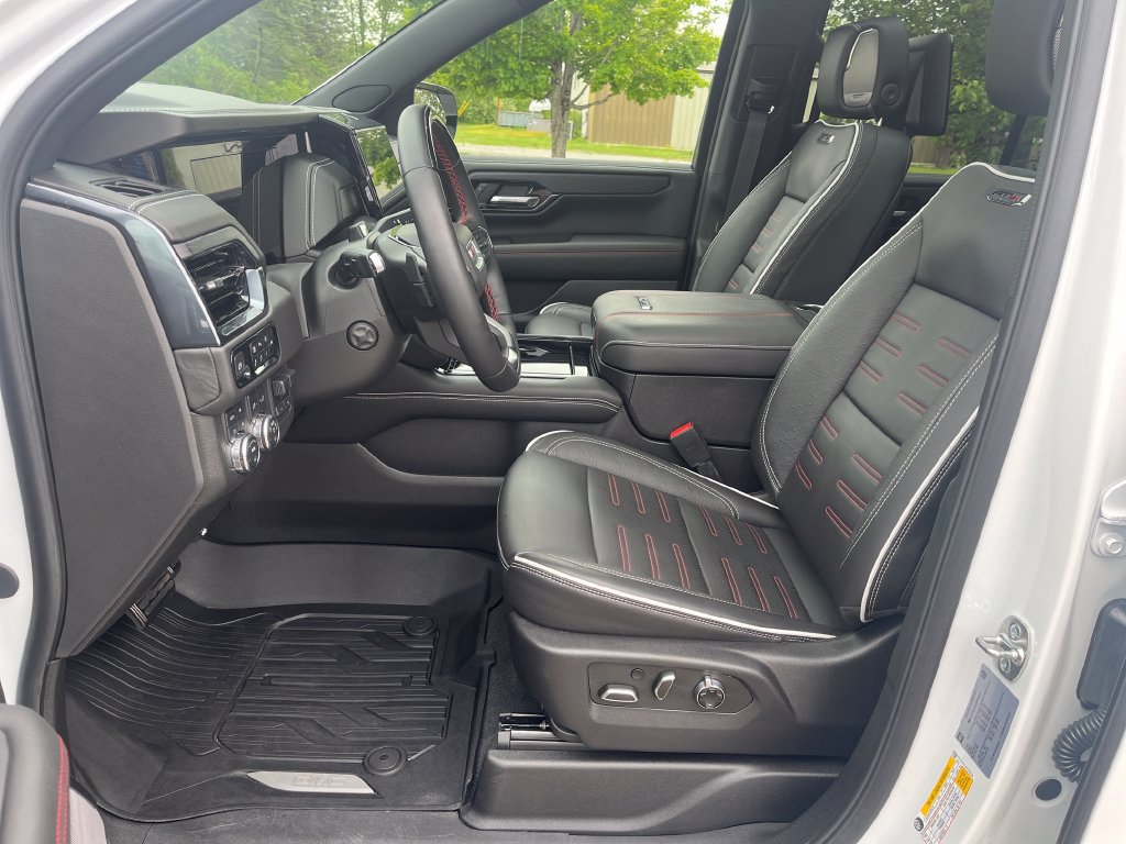 Used 2025 GMC Yukon AT4 Ultimate AWD/4WD image 9