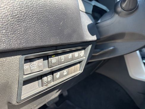 Used 2022 Toyota Tundra SR5 w/ SR5 Premium Package RWD image 17