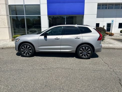 Used 2025 Volvo XC60 B5 Plus AWD/4WD image 2