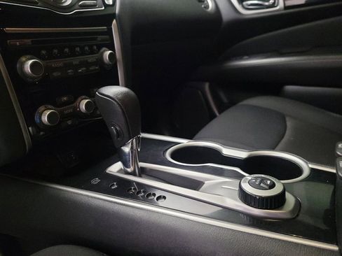 Used 2020 Nissan Pathfinder SV image 26