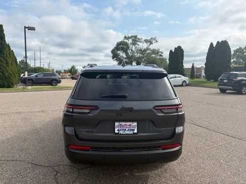 Used 2023 Jeep Grand Cherokee L Laredo AWD/4WD image 4