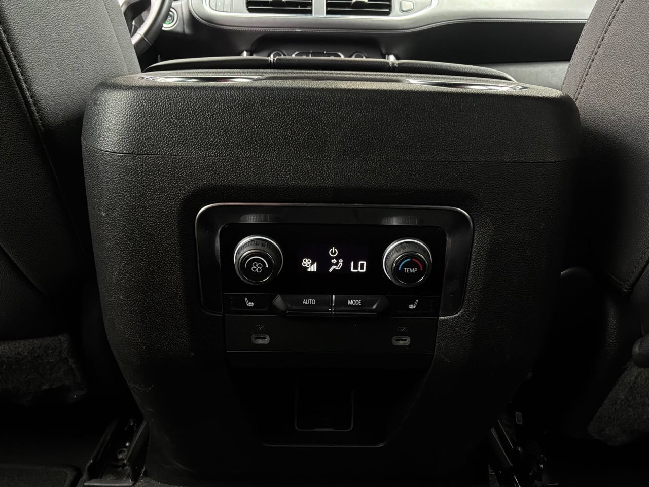Used 2024 Chevrolet Tahoe LT w/ Luxury Package AWD/4WD image 14
